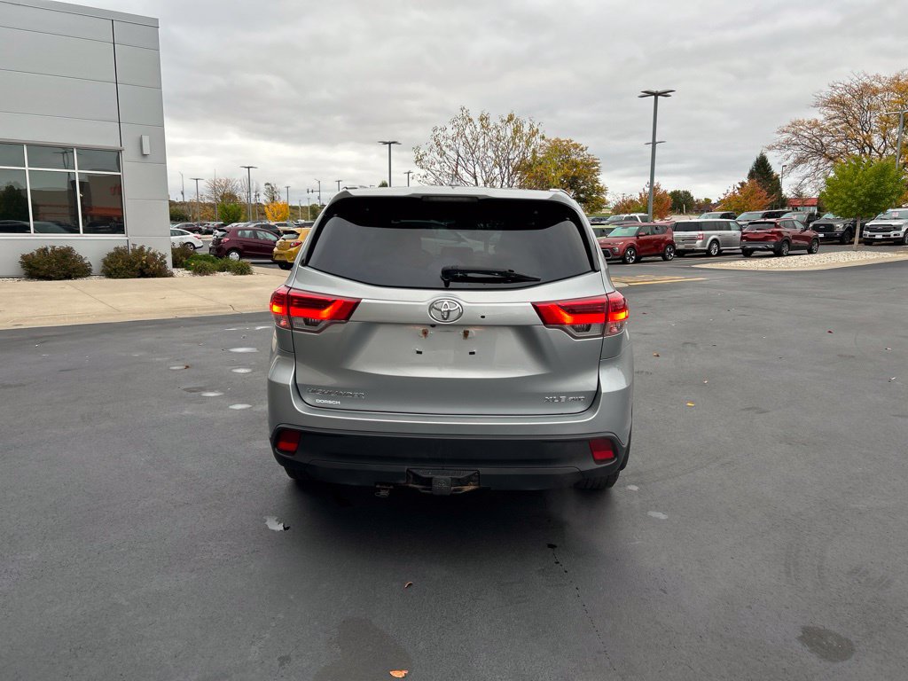 Used 2019 Toyota Highlander XLE AWD/4WD image 5