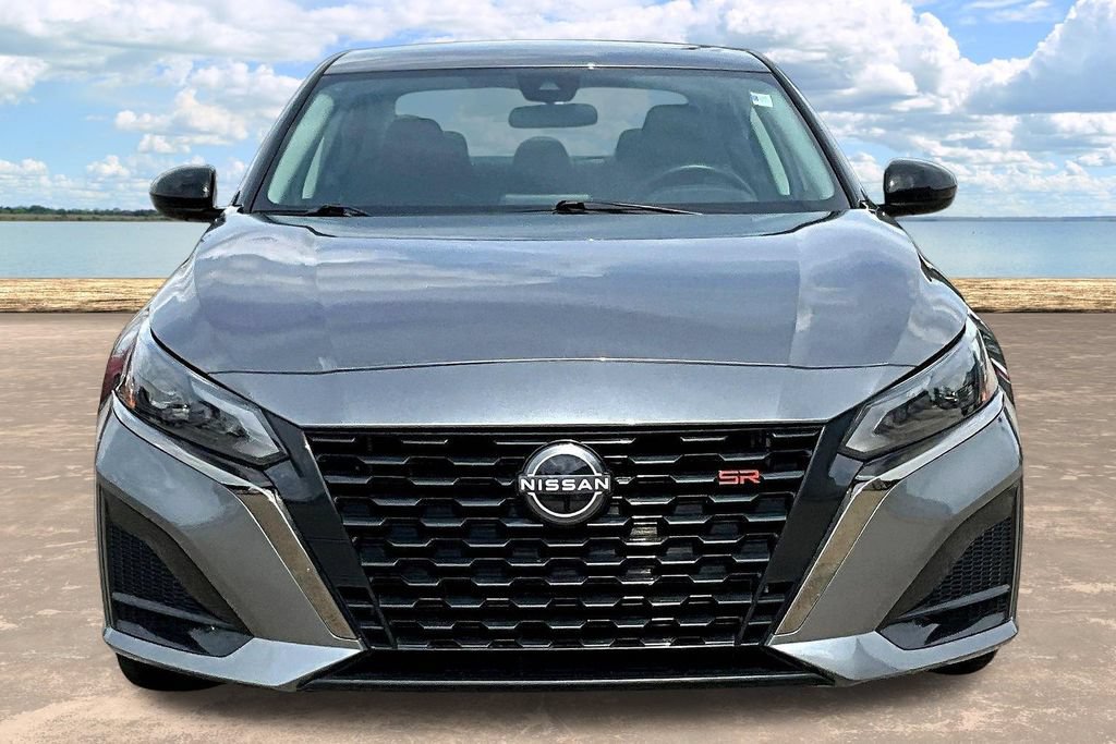 Used 2025 Nissan Altima 2.5 SR FWD image 2