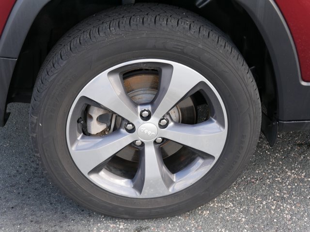 Used 2019 Jeep Cherokee Limited w/ Luxury Group AWD/4WD image 9
