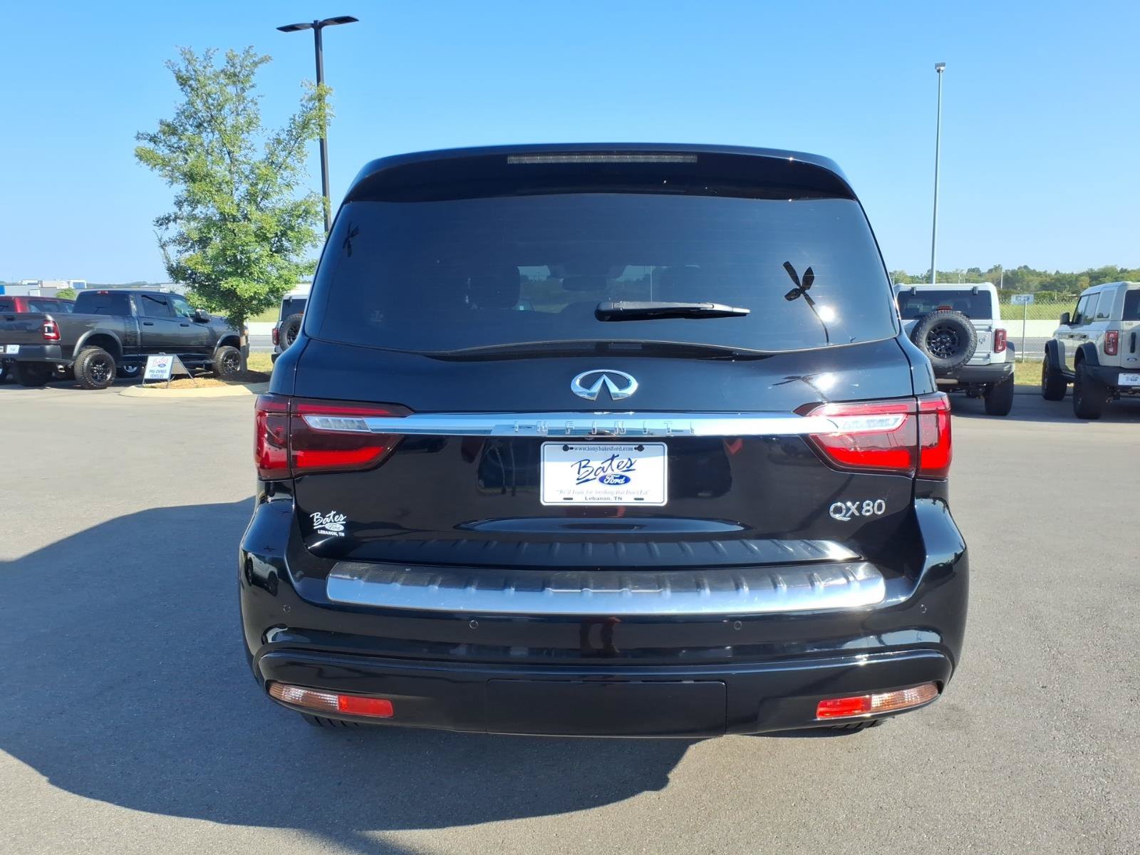 Used 2019 INFINITI QX80 Luxe w/ All-Season Package AWD/4WD image 4