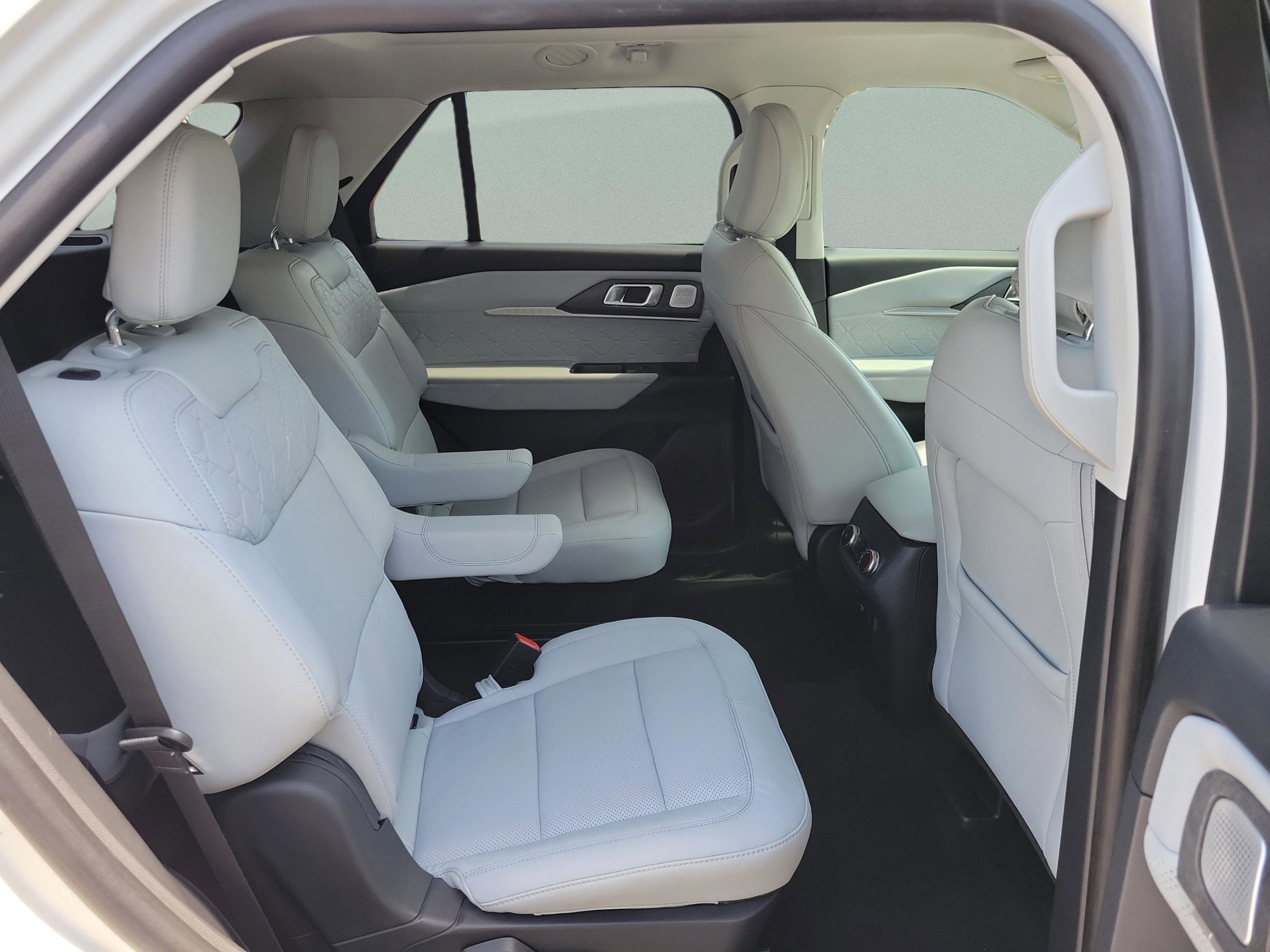 Certified 2025 Ford Explorer Platinum w/ Ultimate Package AWD/4WD image 28