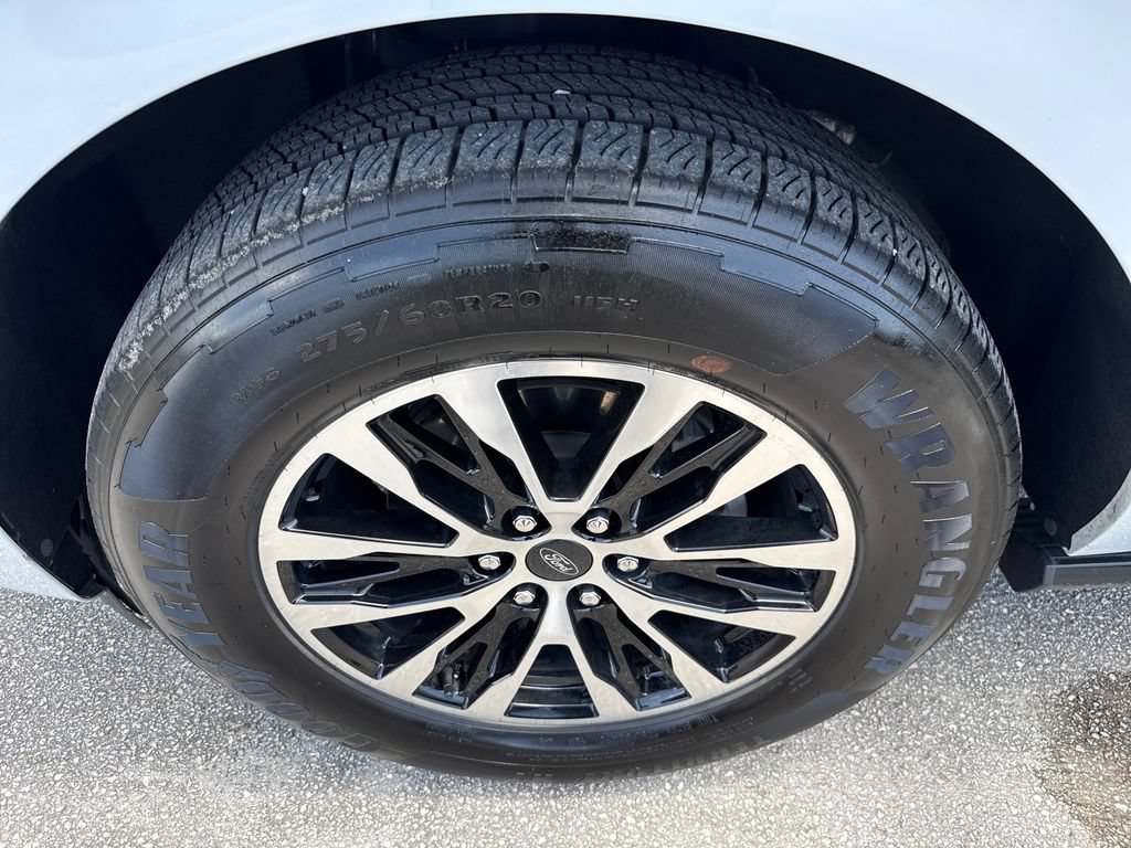 Certified 2025 Ford Expedition Max Platinum AWD/4WD image 14