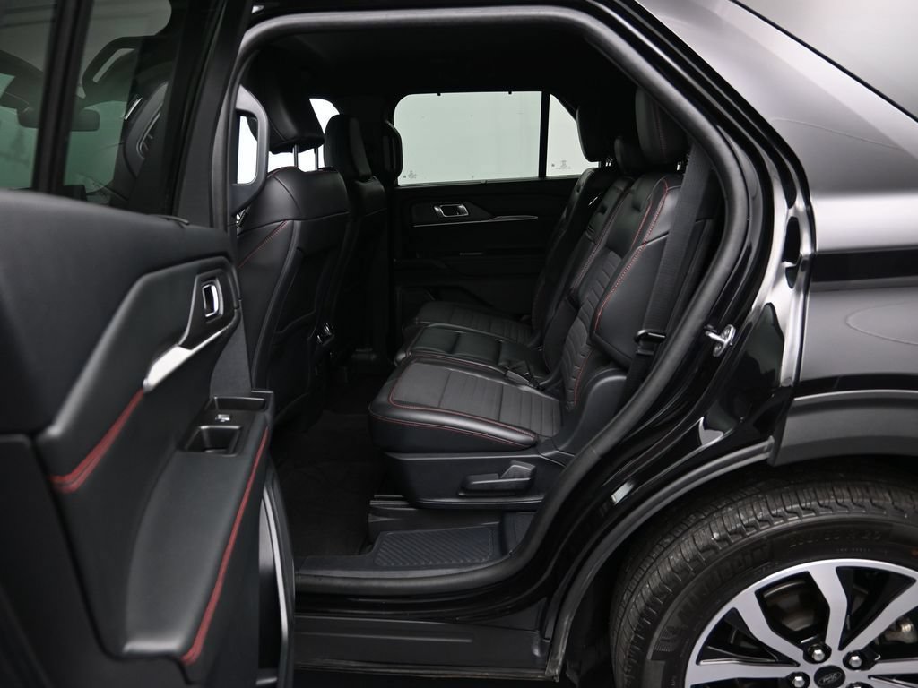 Certified 2025 Ford Explorer ST-Line w/ Premium Package RWD image 22