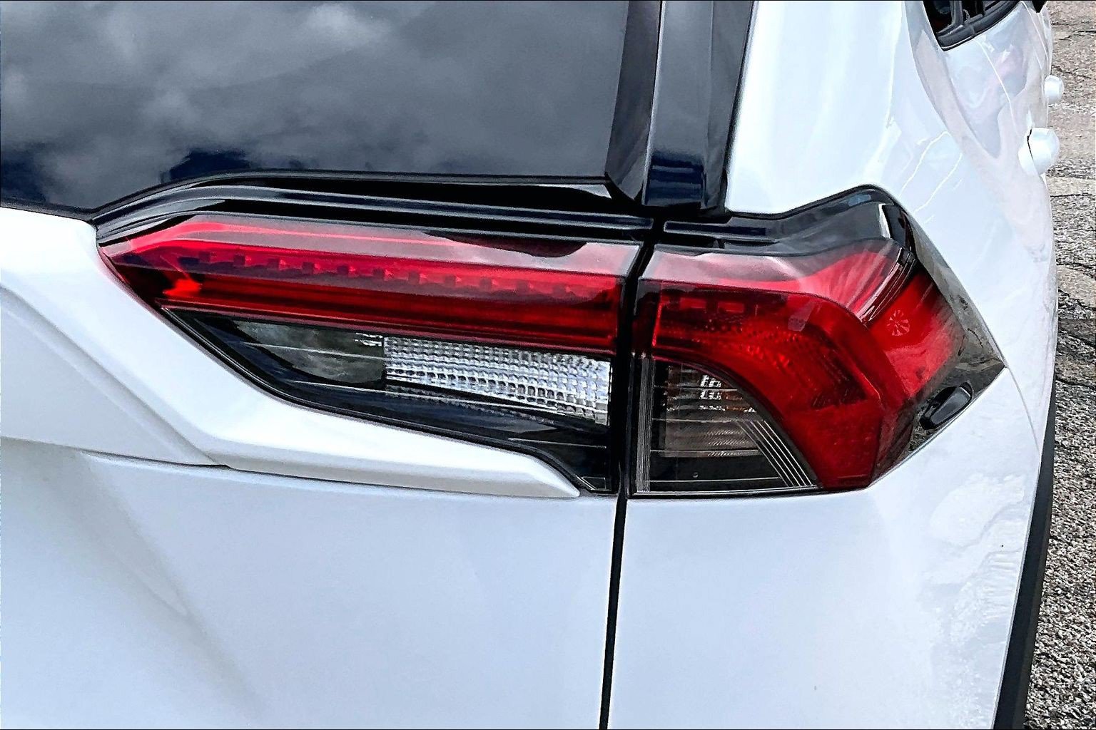 Used 2024 Toyota RAV4 LE AWD/4WD image 28