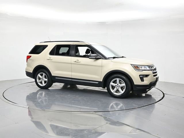 Certified 2018 Ford Explorer XLT w/ Equipment Group 202A FWD image 3
