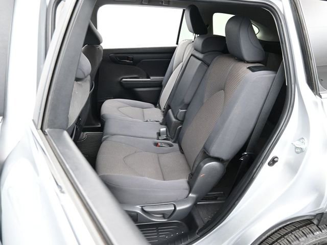 Used 2024 Toyota Highlander LE image 25
