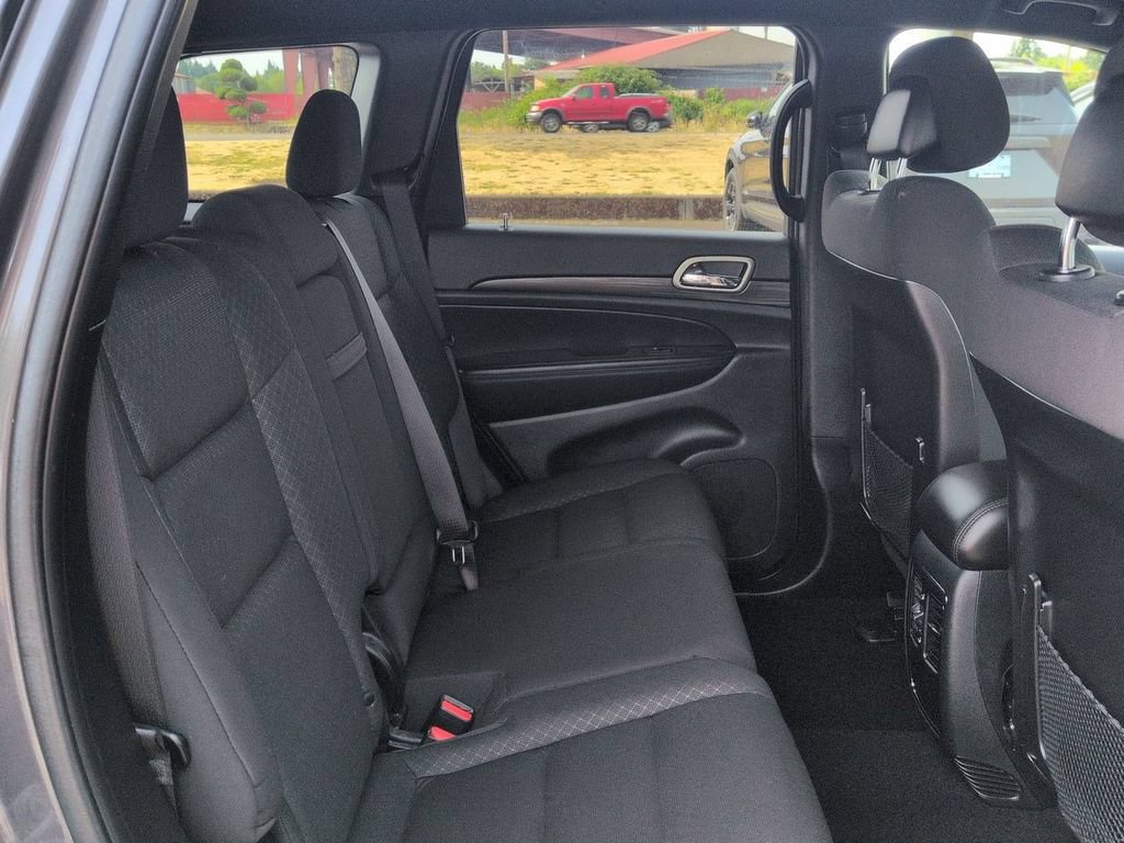Used 2021 Jeep Grand Cherokee Laredo AWD/4WD image 28