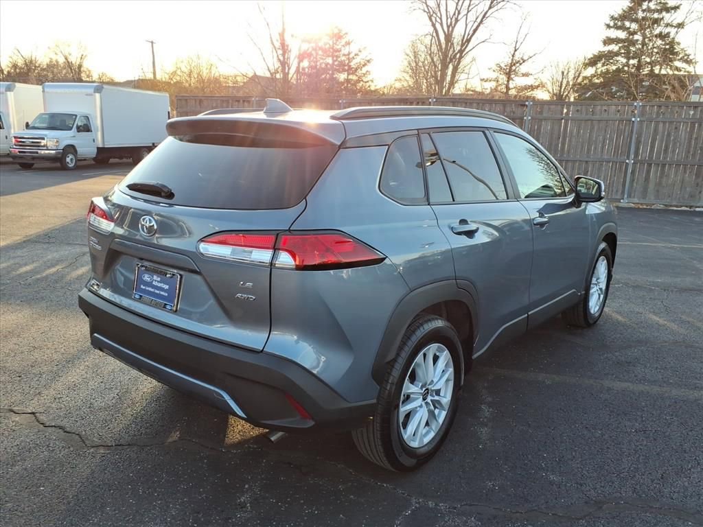 Used 2024 Toyota Corolla Cross LE w/ Moonroof Package image 7