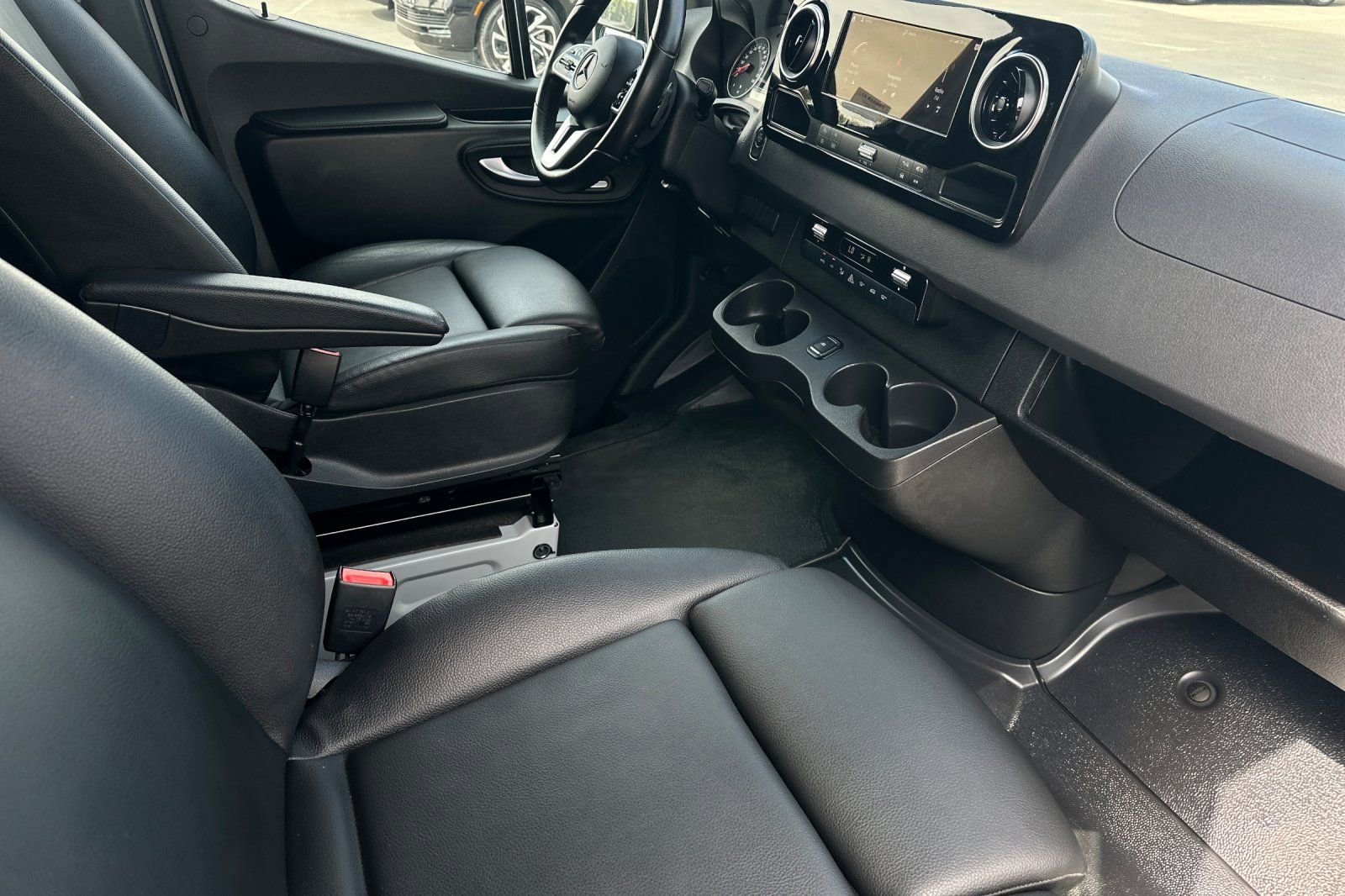 Used 2023 Mercedes-Benz Sprinter 2500 image 14