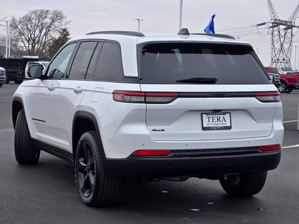 Used 2023 Jeep Grand Cherokee Altitude AWD/4WD image 17
