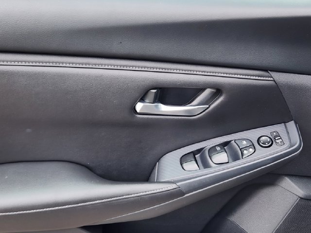 Used 2024 Nissan Sentra SV FWD image 11