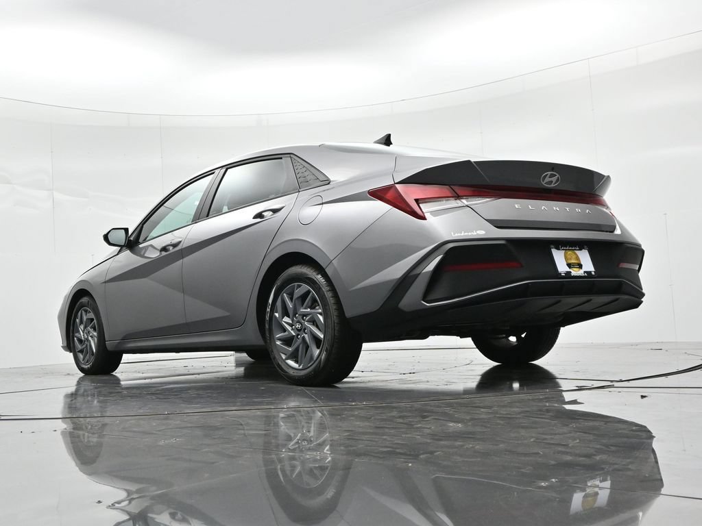 Used 2024 Hyundai Elantra SEL FWD image 20