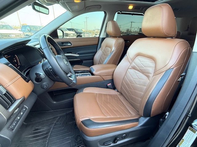 Used 2023 Nissan Pathfinder Platinum image 15