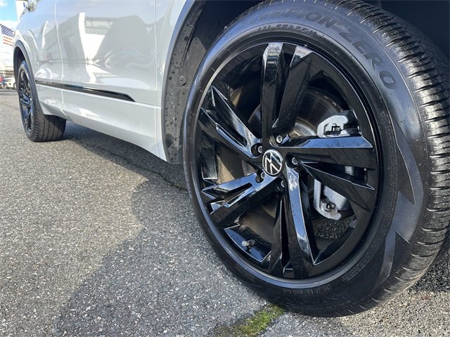 Used 2023 Volkswagen Tiguan SE R-Line image 11