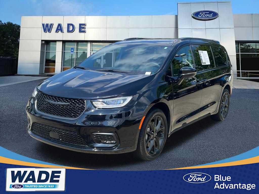 Used 2024 Chrysler Pacifica Touring-L w/ S Appearance Package