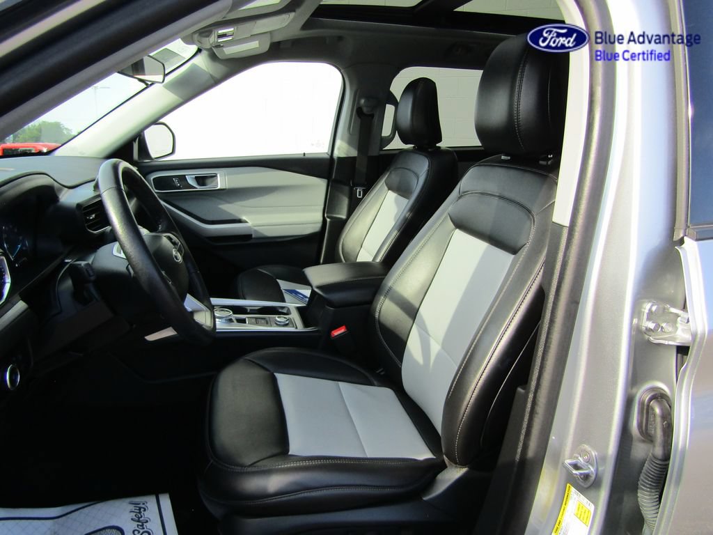 Certified 2024 Ford Explorer XLT w/ Equipment Group 202A AWD/4WD image 3