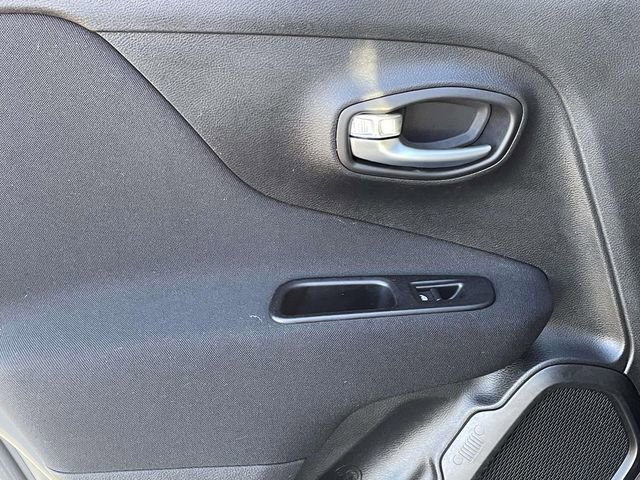 Used 2020 Jeep Renegade Latitude image 10