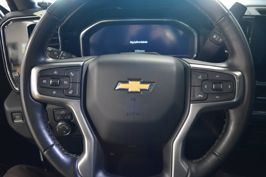 Used 2023 Chevrolet Silverado 1500 LT AWD/4WD image 14