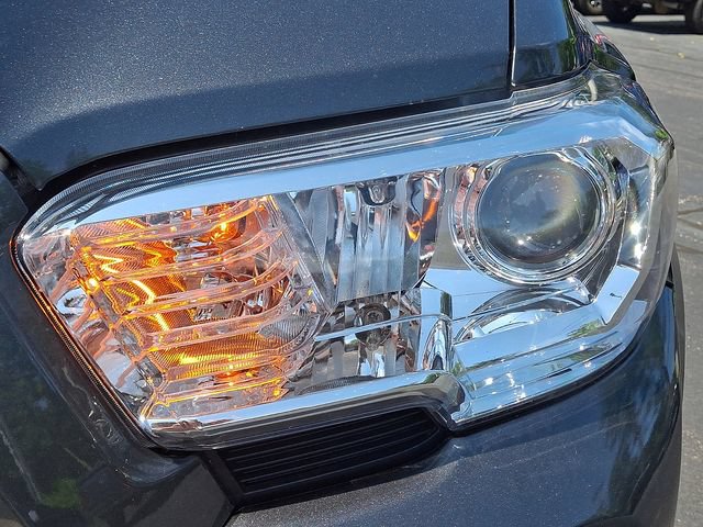 Used 2019 Toyota Tacoma SR5 AWD/4WD image 9
