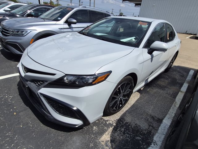 Used 2024 Toyota Camry SE FWD image 3