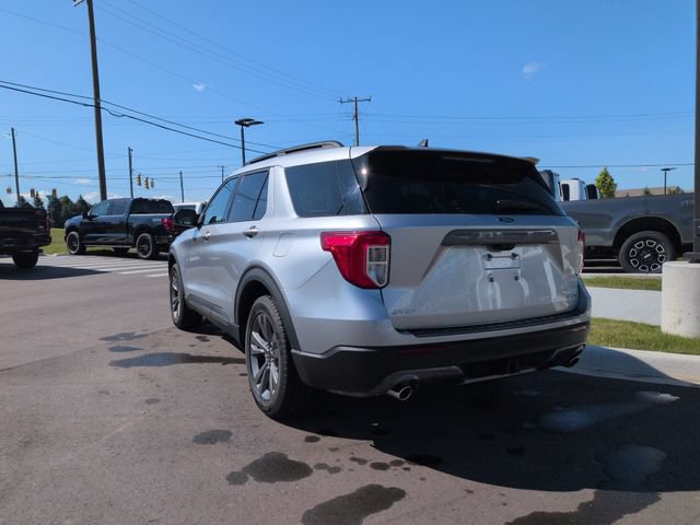 Certified 2021 Ford Explorer XLT w/ Equipment Group 202A AWD/4WD image 3