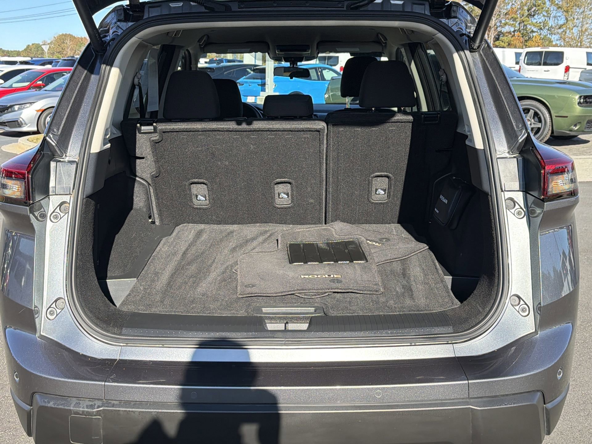 Used 2024 Nissan Rogue SV image 29