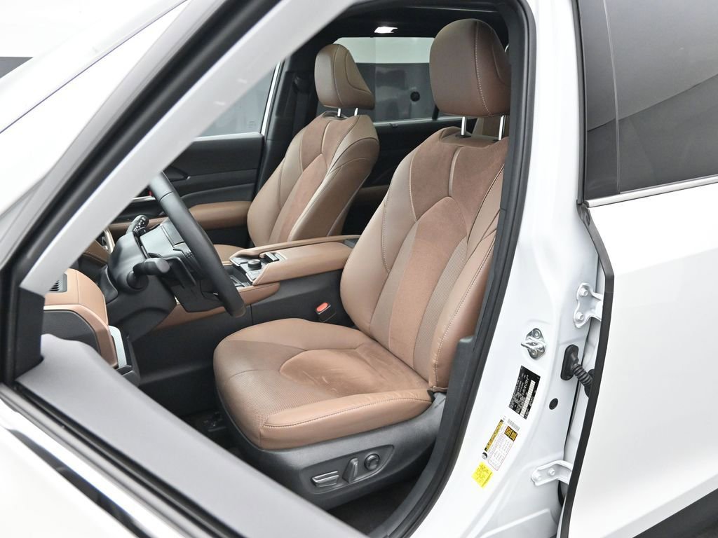 Used 2024 Toyota Grand Highlander AWD Hybrid image 8