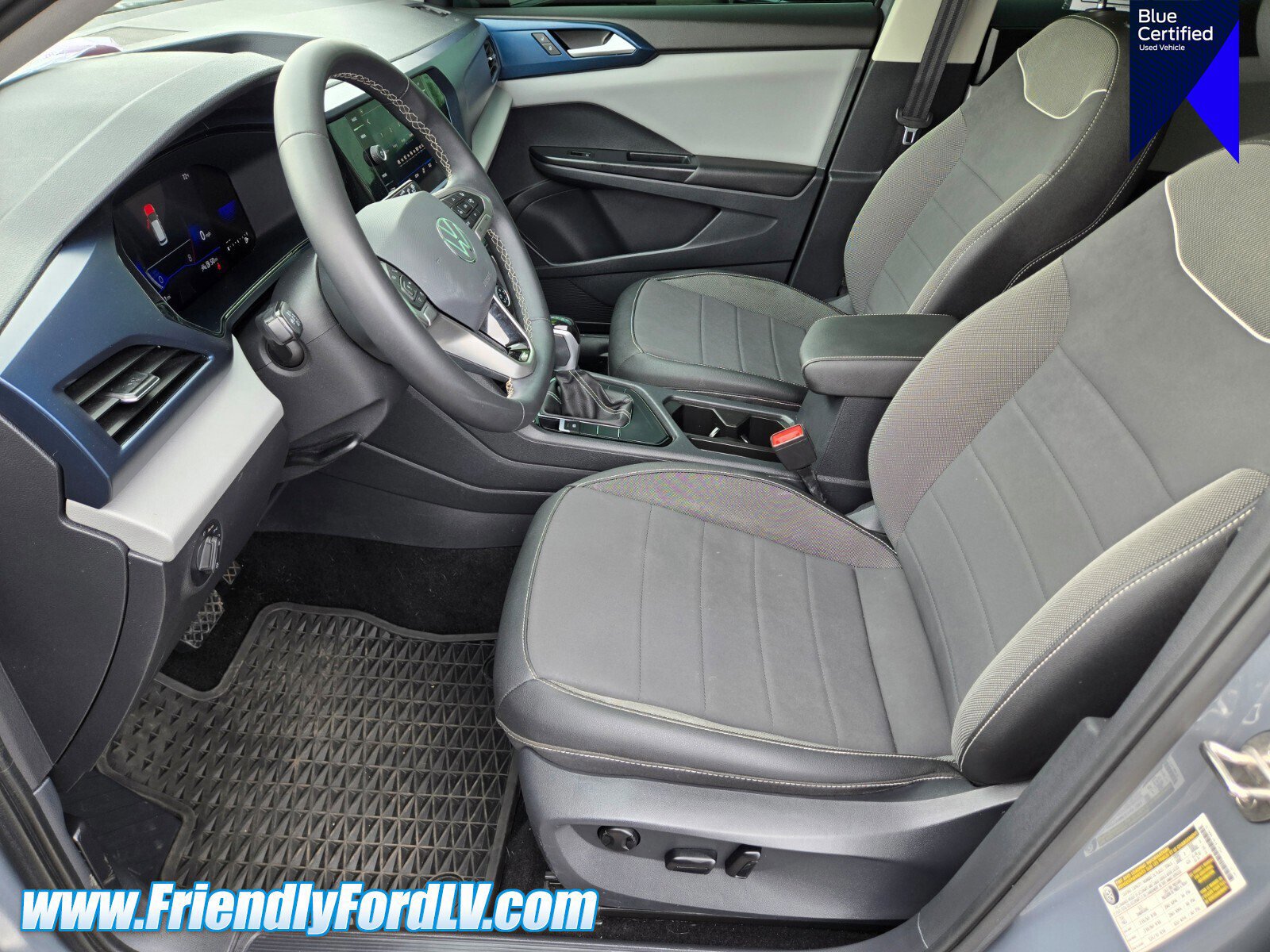 Used 2023 Volkswagen Taos SE w/ Panoramic Sunroof Package FWD image 9