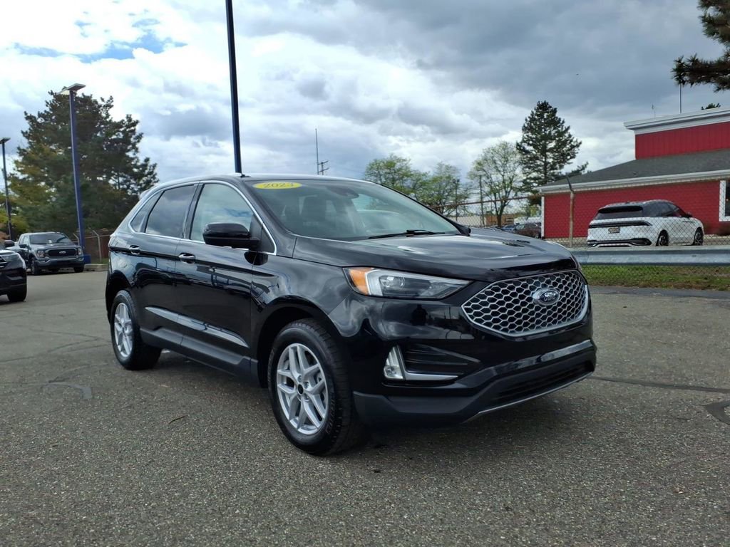 Certified 2023 Ford Edge SEL w/ Convenience Package AWD/4WD image 4