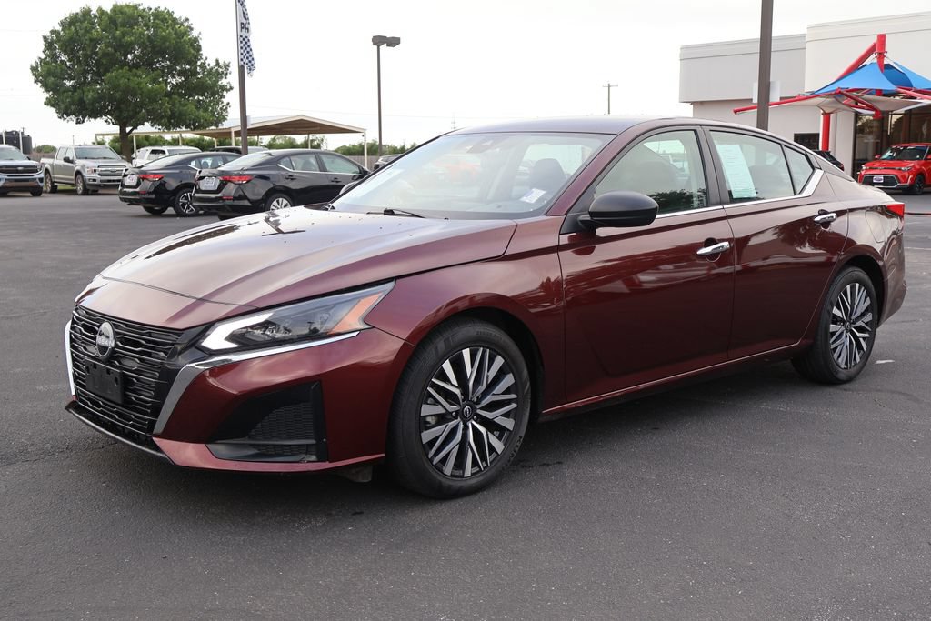 Used 2025 Nissan Altima 2.5 SV FWD image 7