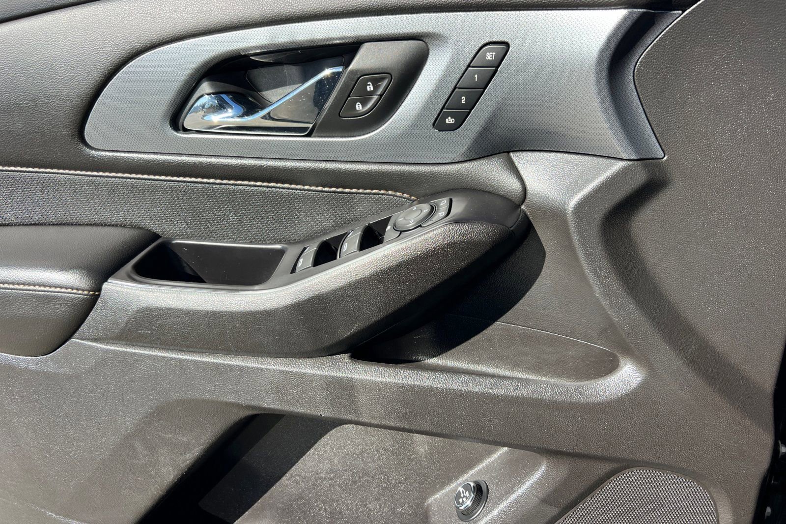 Used 2018 Chevrolet Traverse Premier w/ Redline Edition image 12