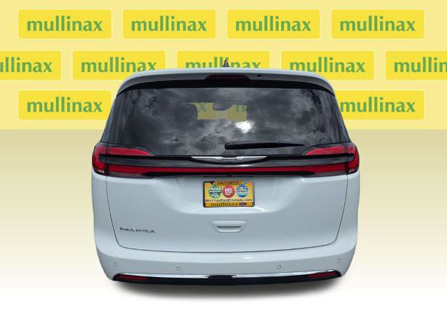 Used 2025 Chrysler Pacifica Select FWD image 32