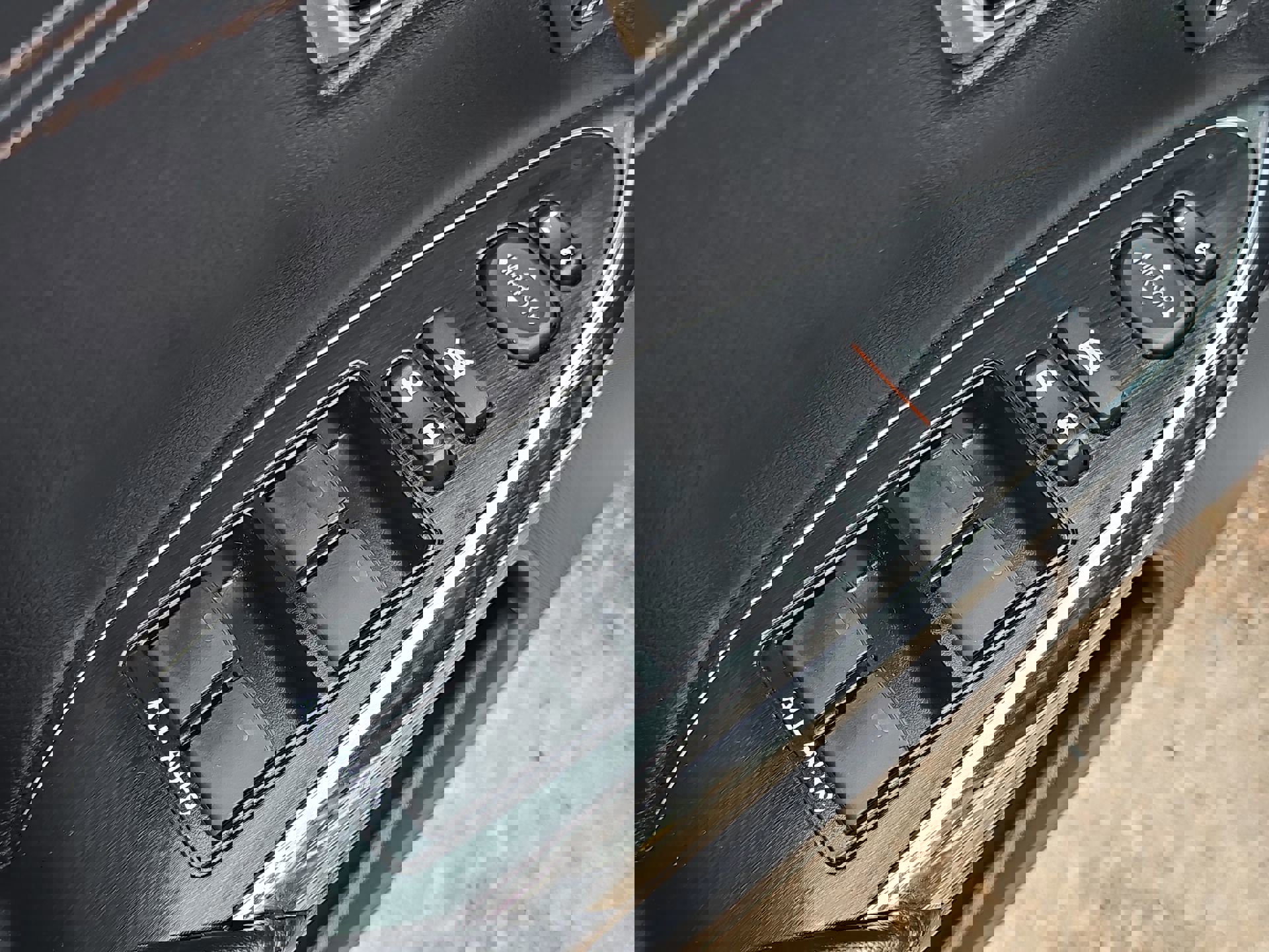 Used 2018 Toyota Avalon Limited w/ All Weather Liner Package image 13