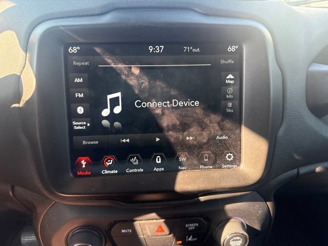 Used 2023 Jeep Renegade Latitude w/ Premium Group AWD/4WD image 2