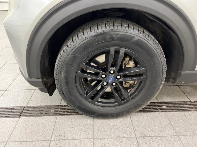 Certified 2020 Ford Explorer XLT w/ Comfort Package AWD/4WD image 11
