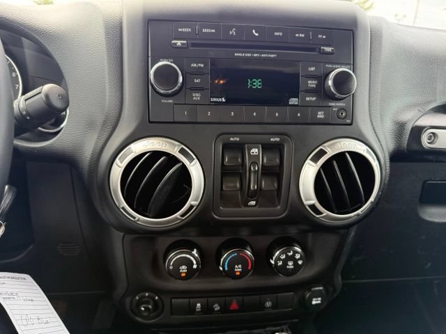 Used 2017 Jeep Wrangler Unlimited Rubicon w/ Connectivity Group AWD/4WD image 15