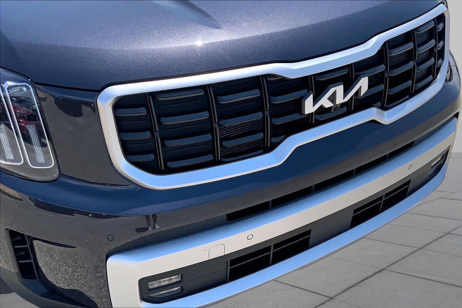 Used 2025 Kia Telluride SX w/ SX Captain's Chair Package FWD image 30