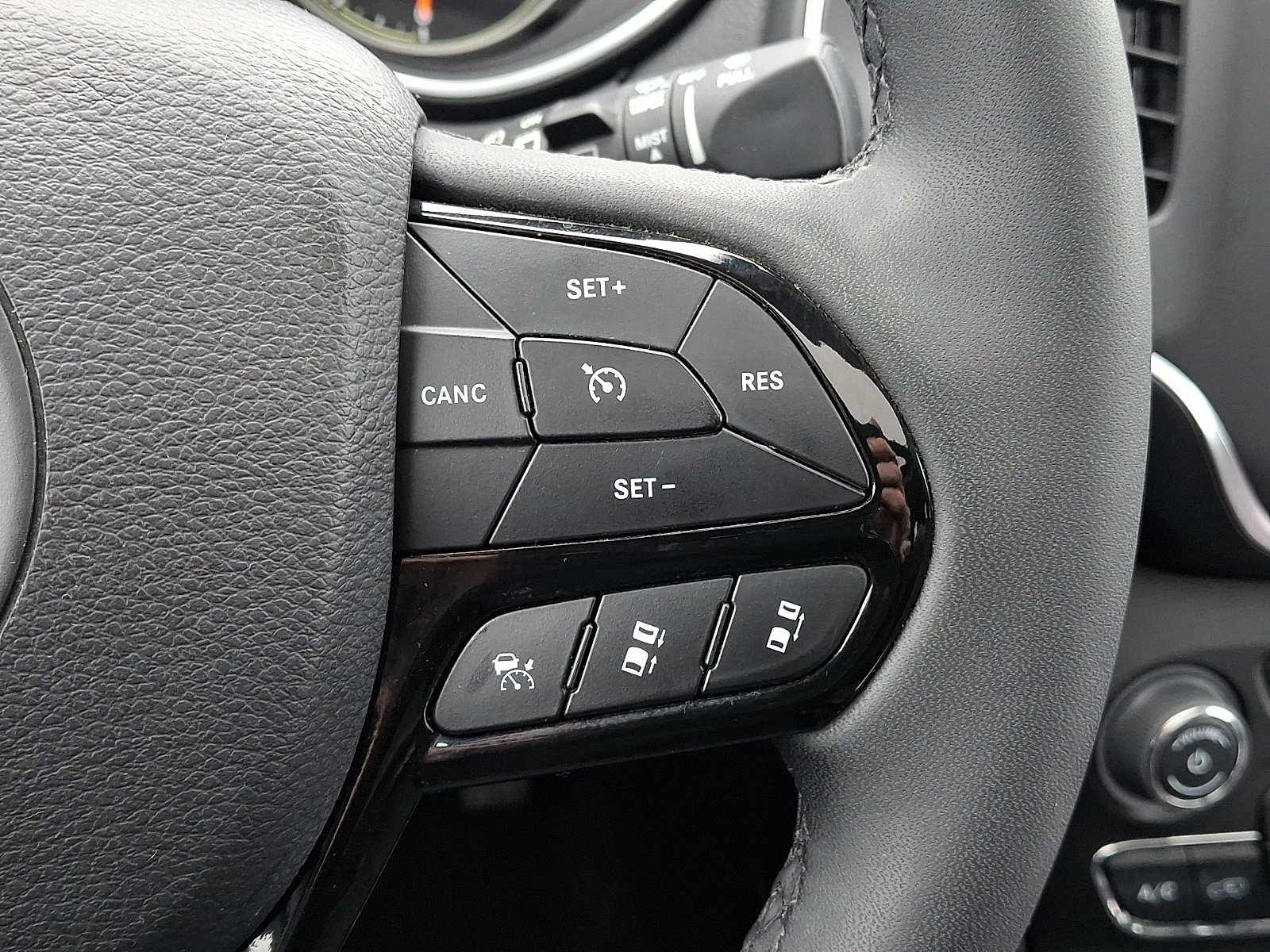 Used 2023 Jeep Cherokee Altitude Lux w/ Lux Elite Package image 28