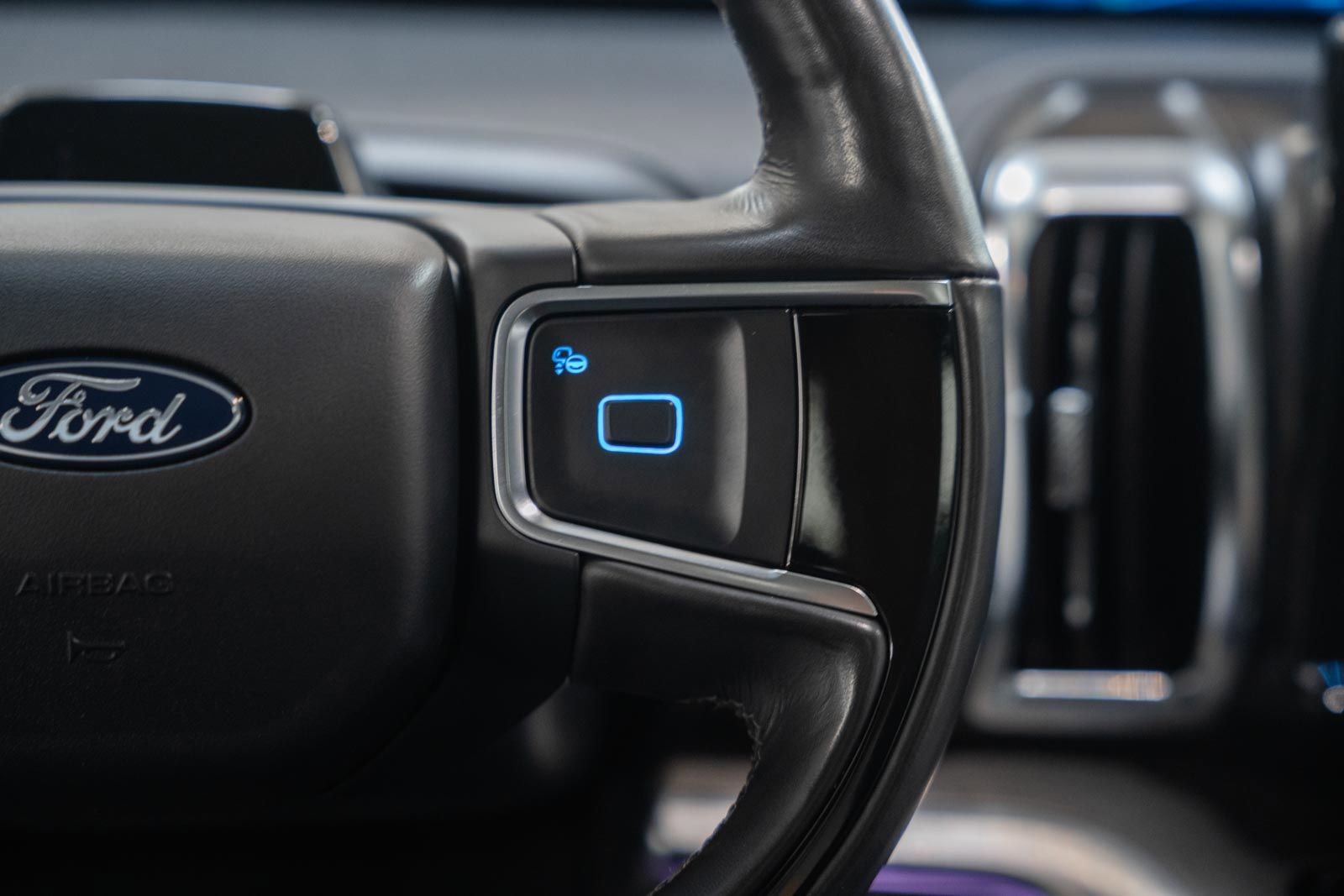 Certified 2025 Ford Expedition Max Platinum image 39