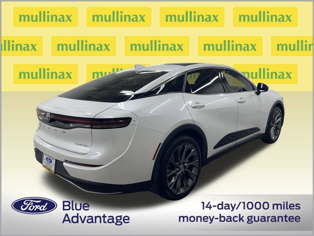 Used 2025 Toyota Crown Limited image 3