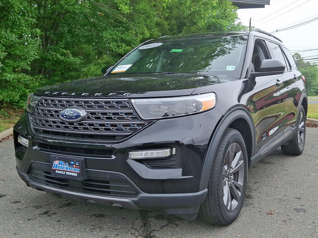 Certified 2022 Ford Explorer XLT w/ Equipment Group 202A AWD/4WD image 3