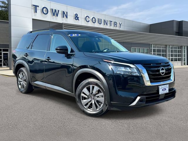 Used 2025 Nissan Pathfinder SV