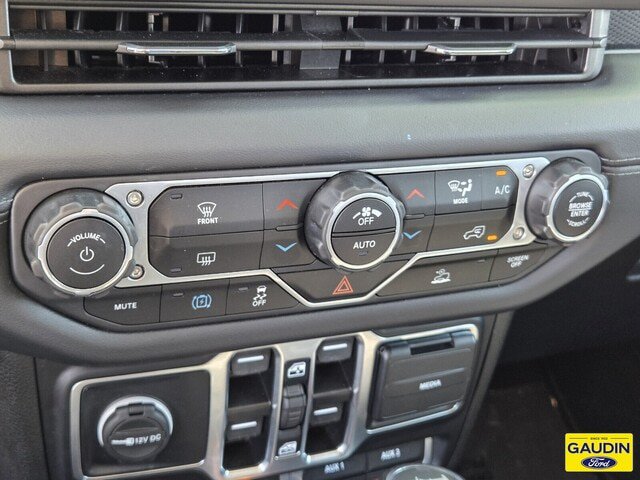 Used 2024 Jeep Wrangler Unlimited Rubicon 4xe AWD/4WD image 23