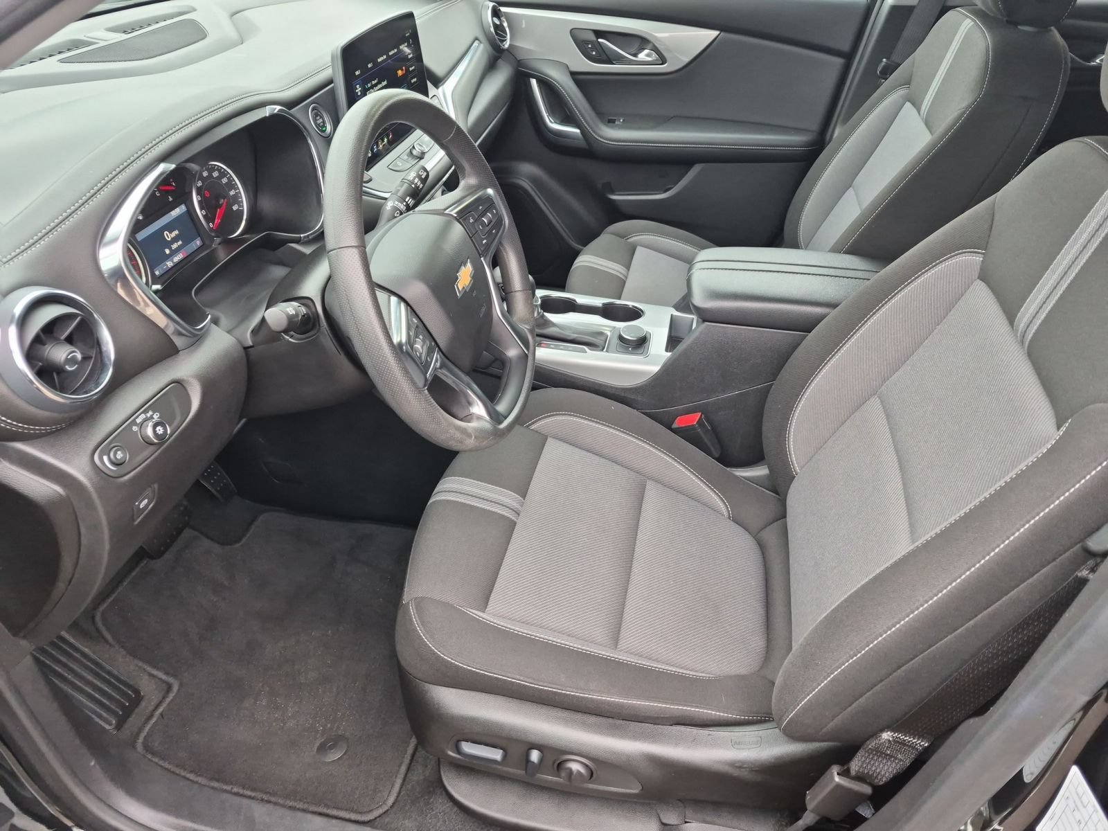Used 2025 Chevrolet Blazer LT FWD image 12