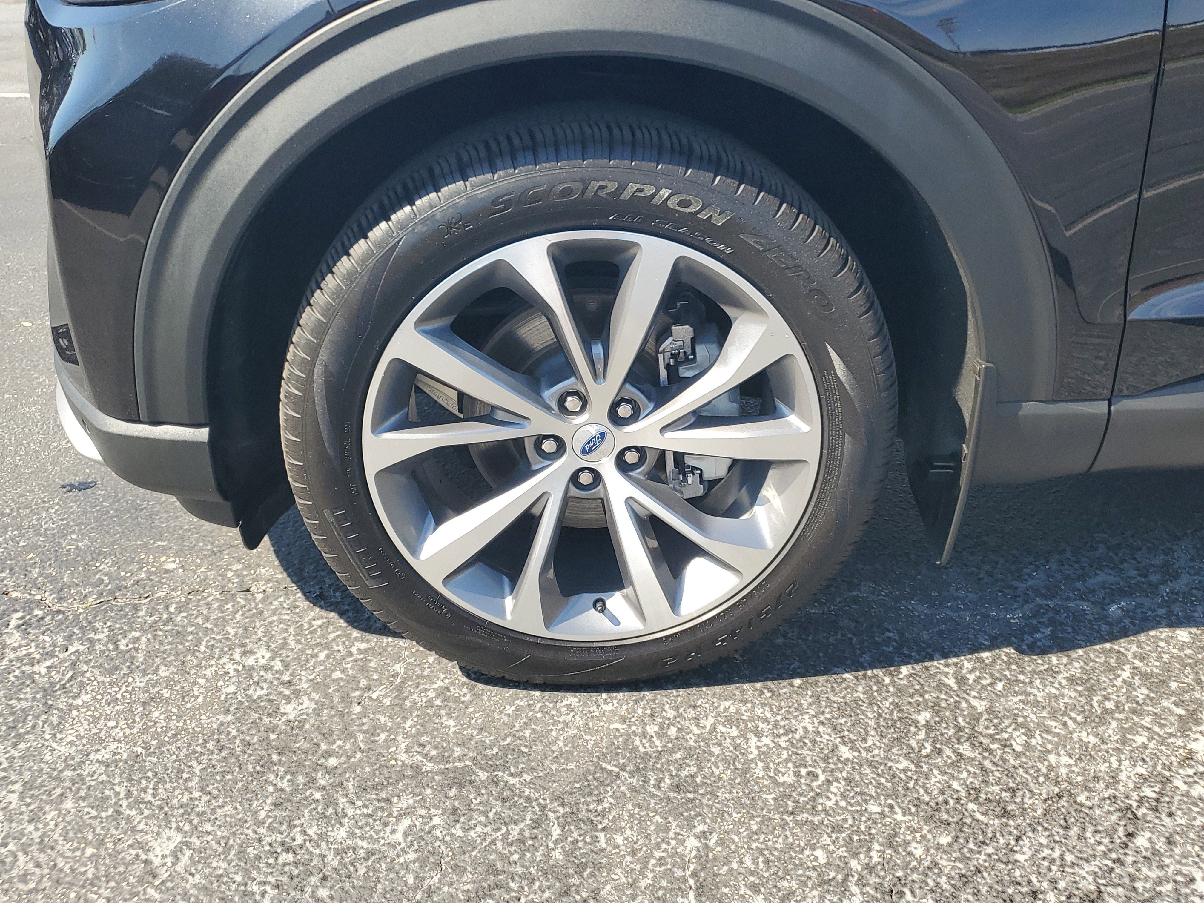 Certified 2025 Ford Explorer Platinum w/ Ultimate Package image 8