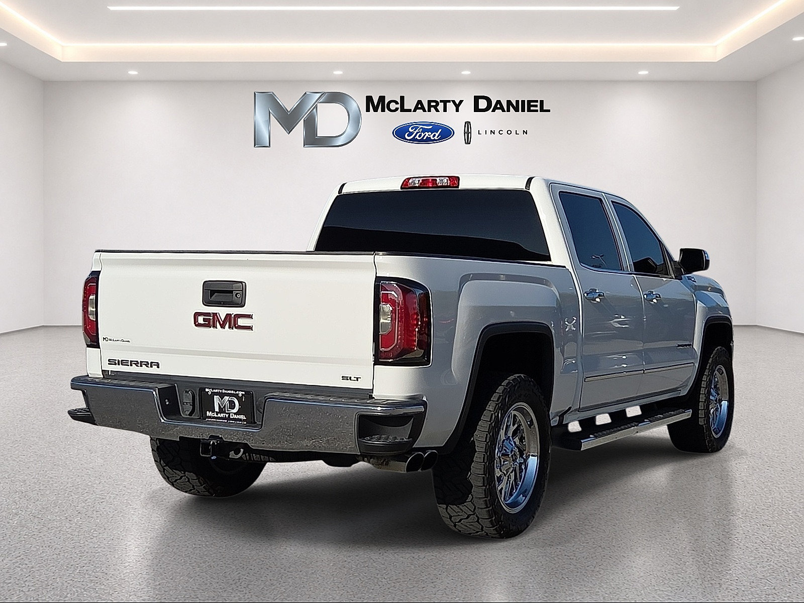 Used 2018 GMC Sierra 1500 SLT w/ SLT Premium Package AWD/4WD image 5