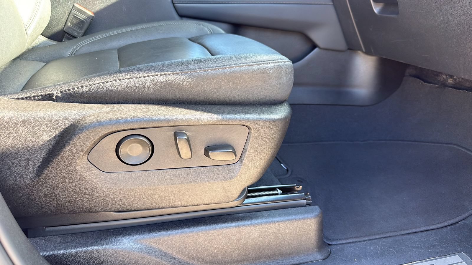 Used 2025 Chevrolet Tahoe LT RWD image 22