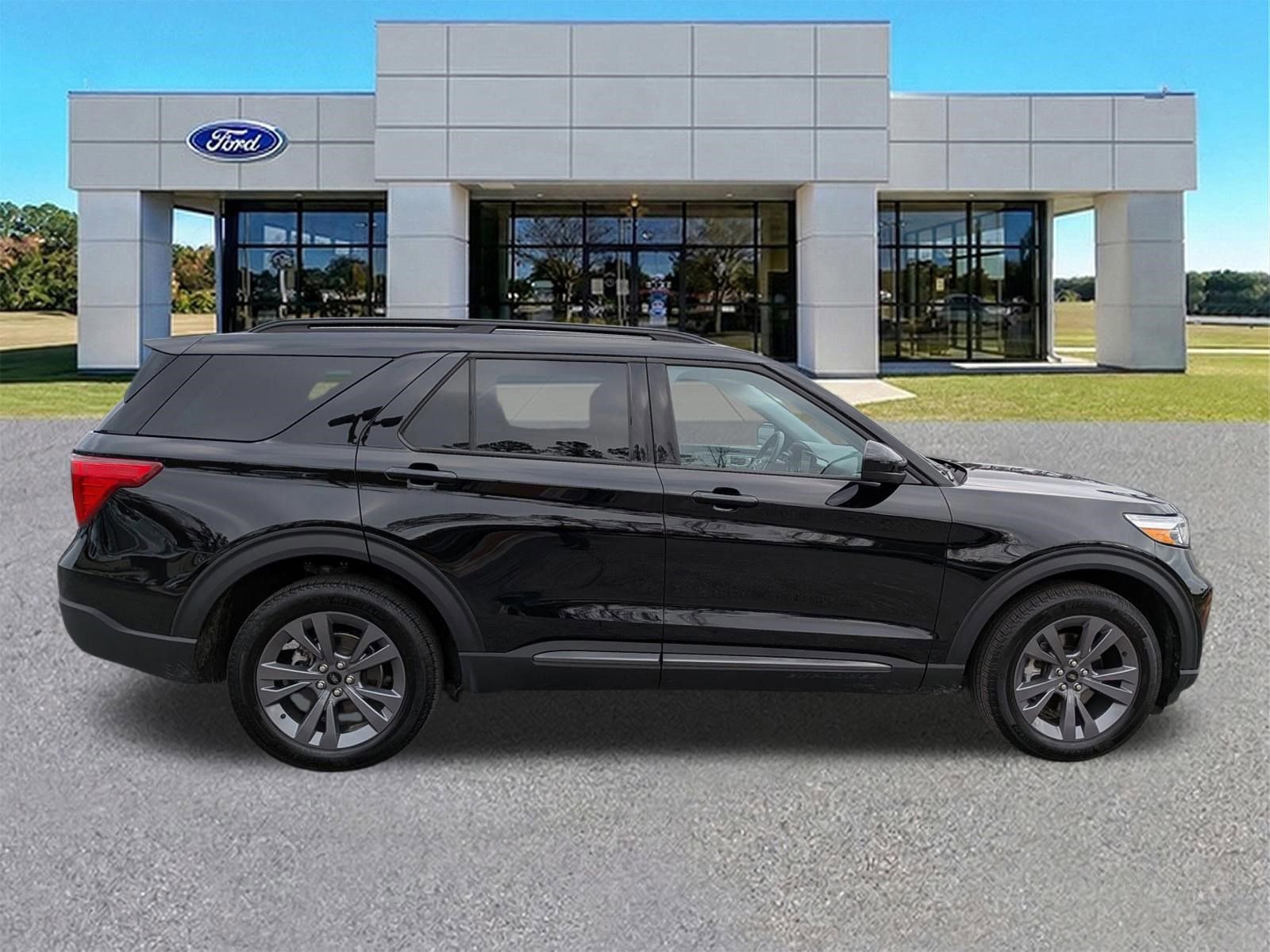 Certified 2023 Ford Explorer XLT w/ Equipment Group 202A image 6