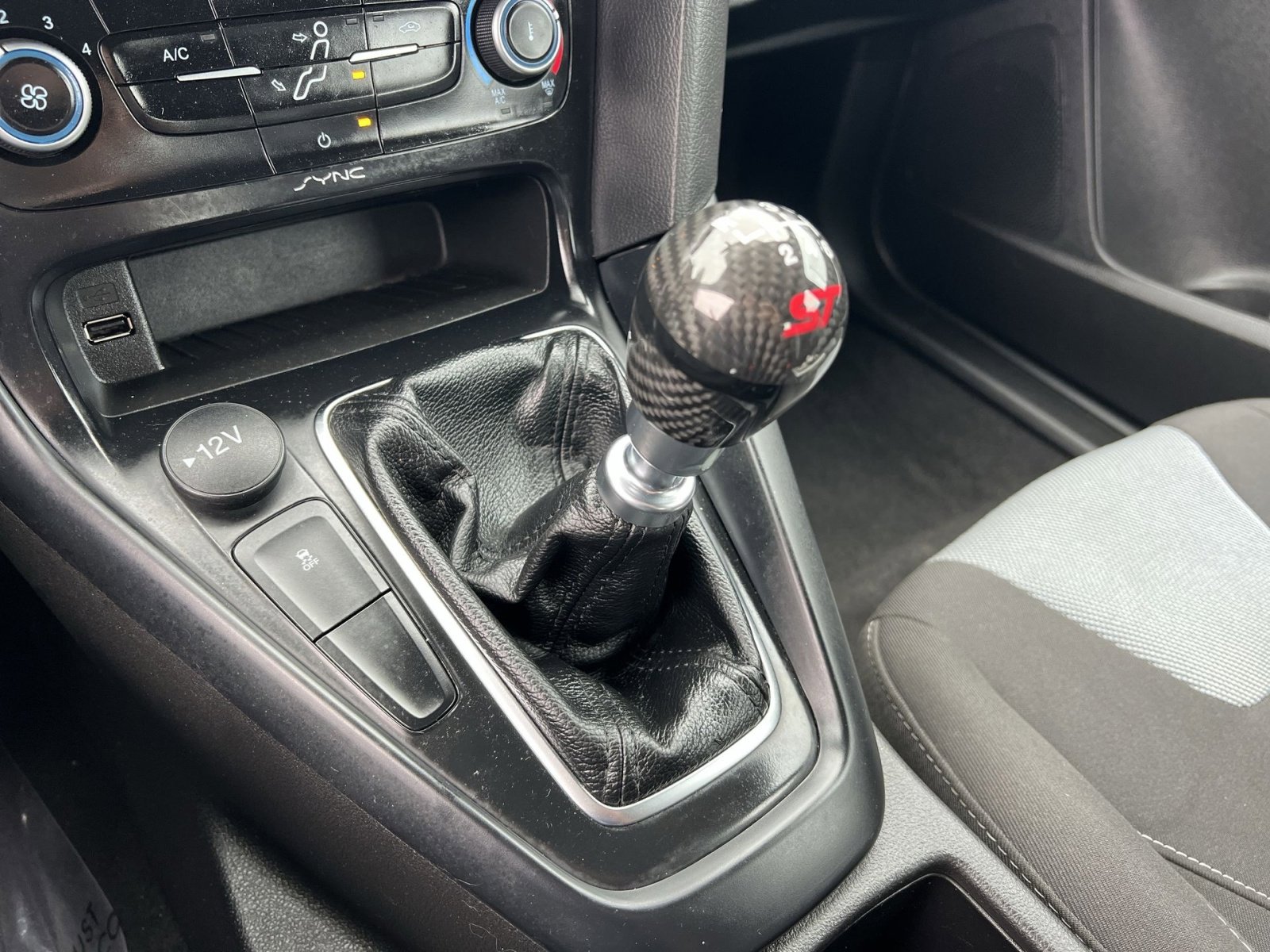 Certified 2018 Ford Focus ST FWD image 27