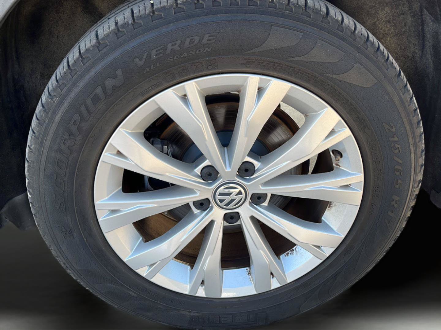 Used 2018 Volkswagen Tiguan SE FWD image 17